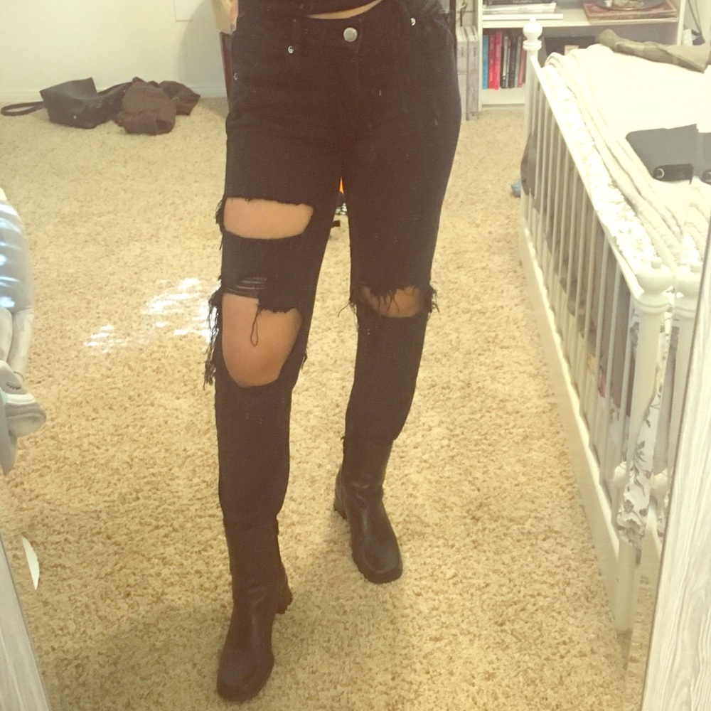 american eagle black tomgirl jeans🖤🖤